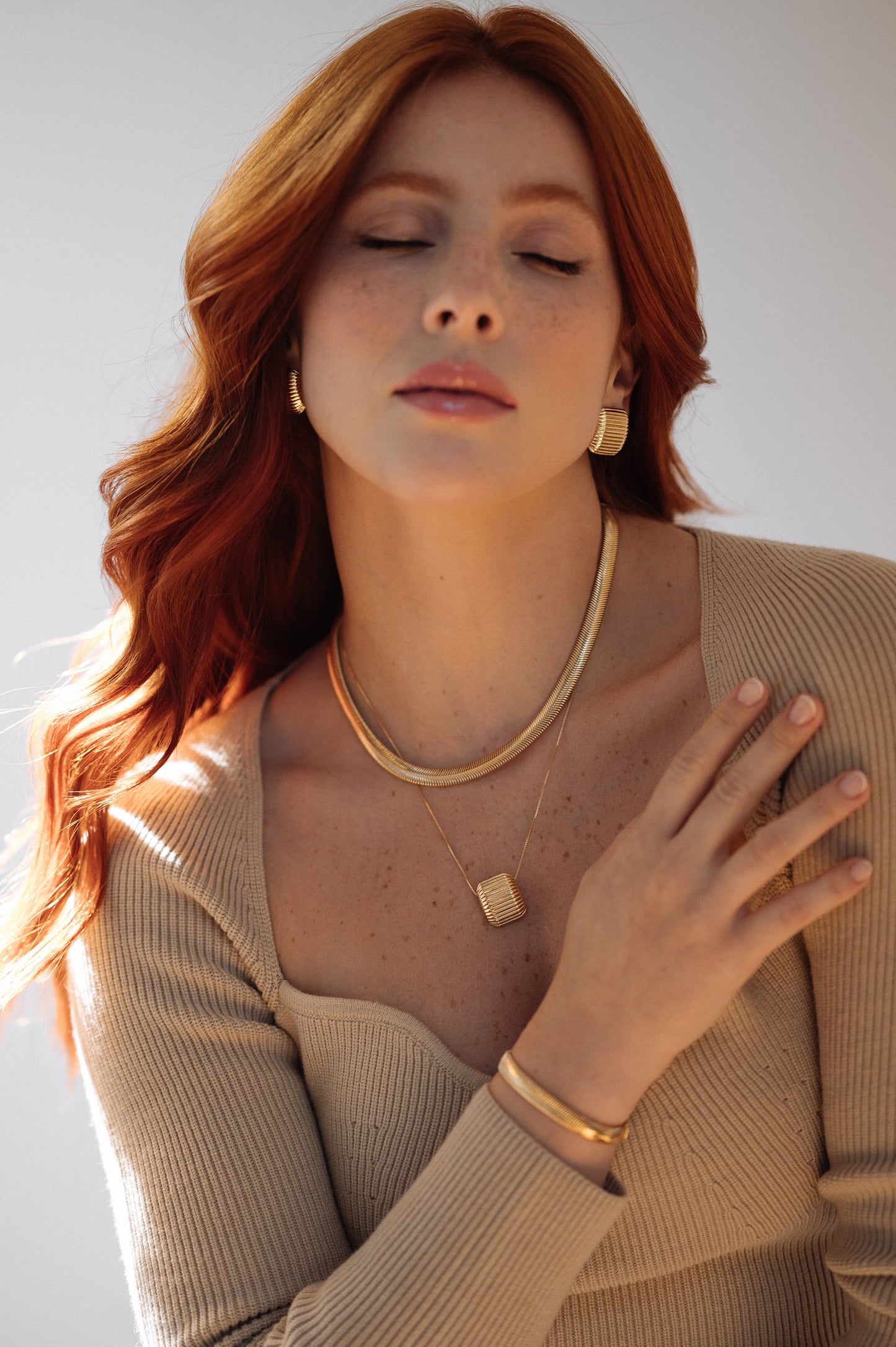 Vintage-Inspired Ribbed Gold Necklace