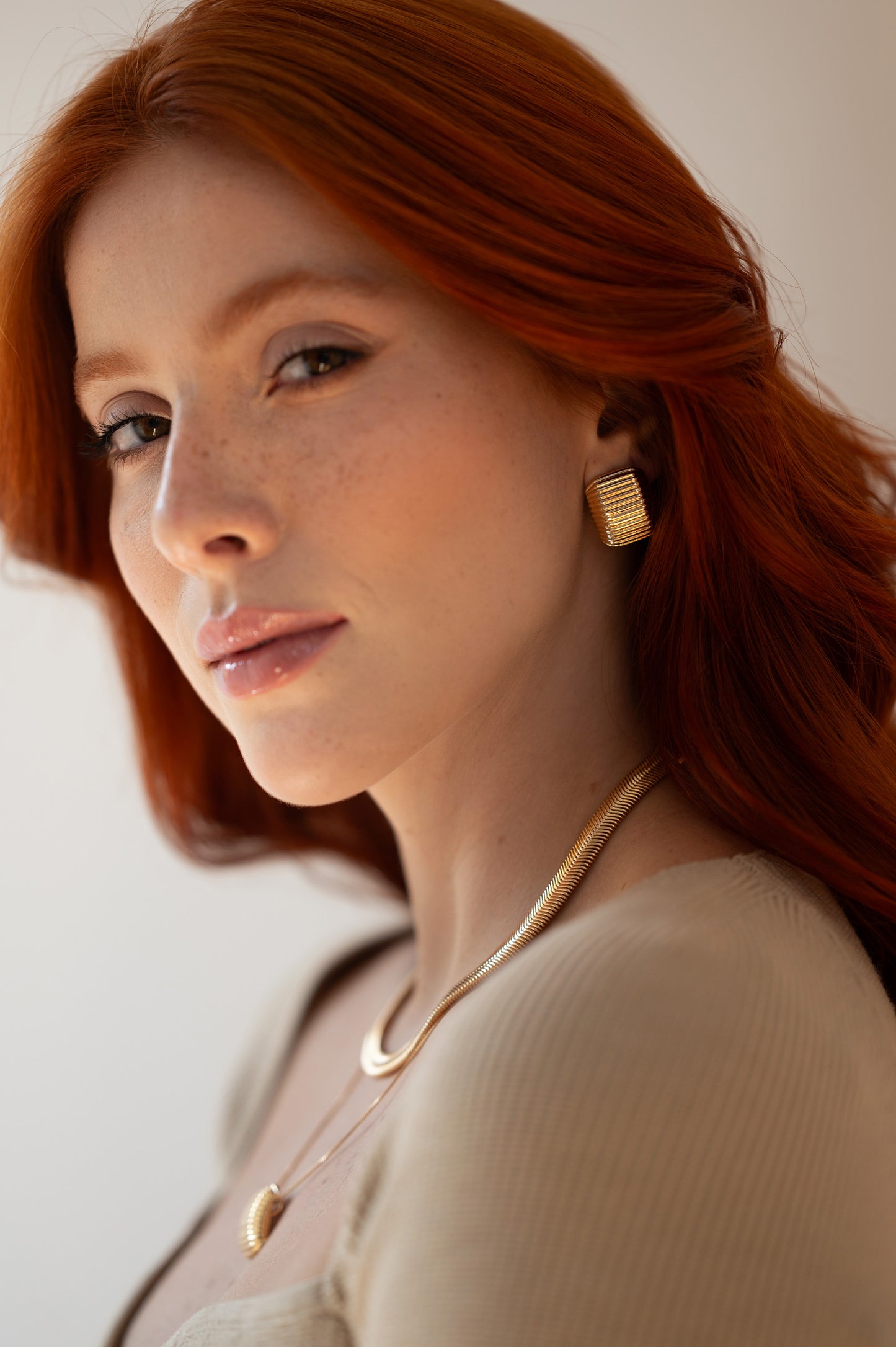 Vintage-Inspired Ribbed Gold Necklace