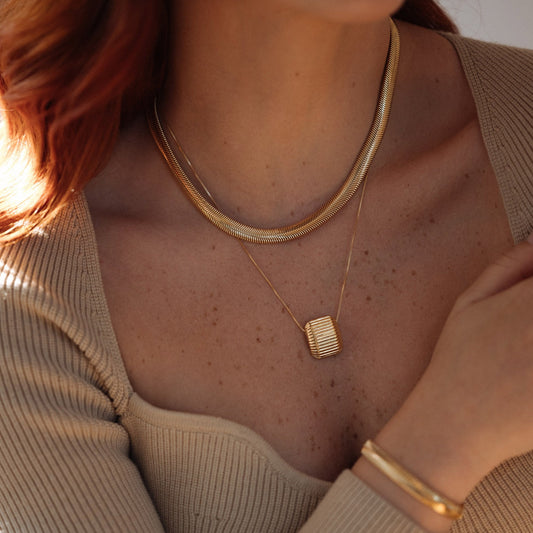 Vintage-Inspired Ribbed Gold Necklace