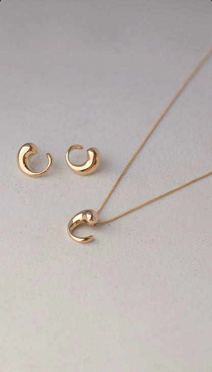 Modern Gold Wave Necklace